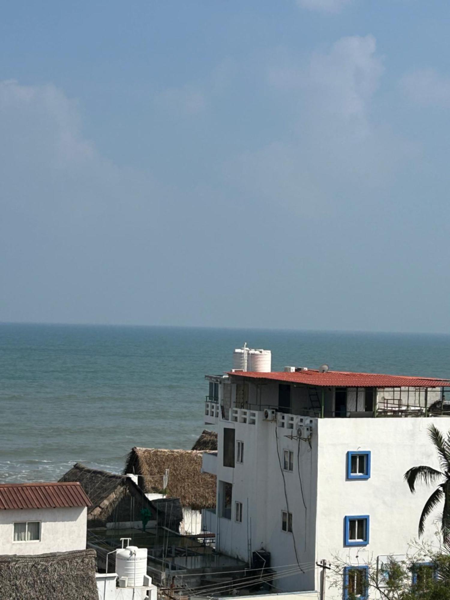 The Elite Beachview Pondicherry Exteriör bild