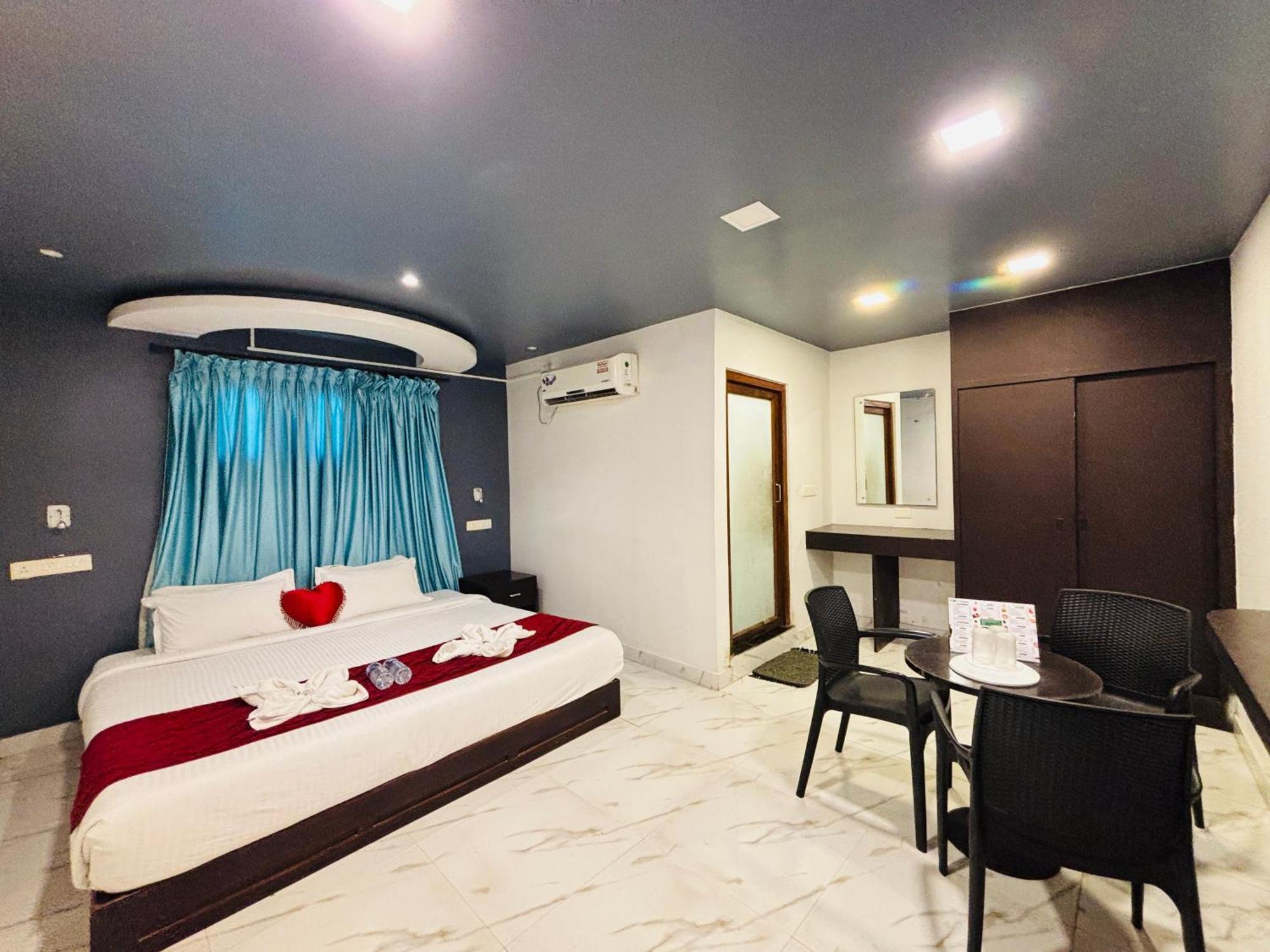 The Elite Beachview Pondicherry Exteriör bild