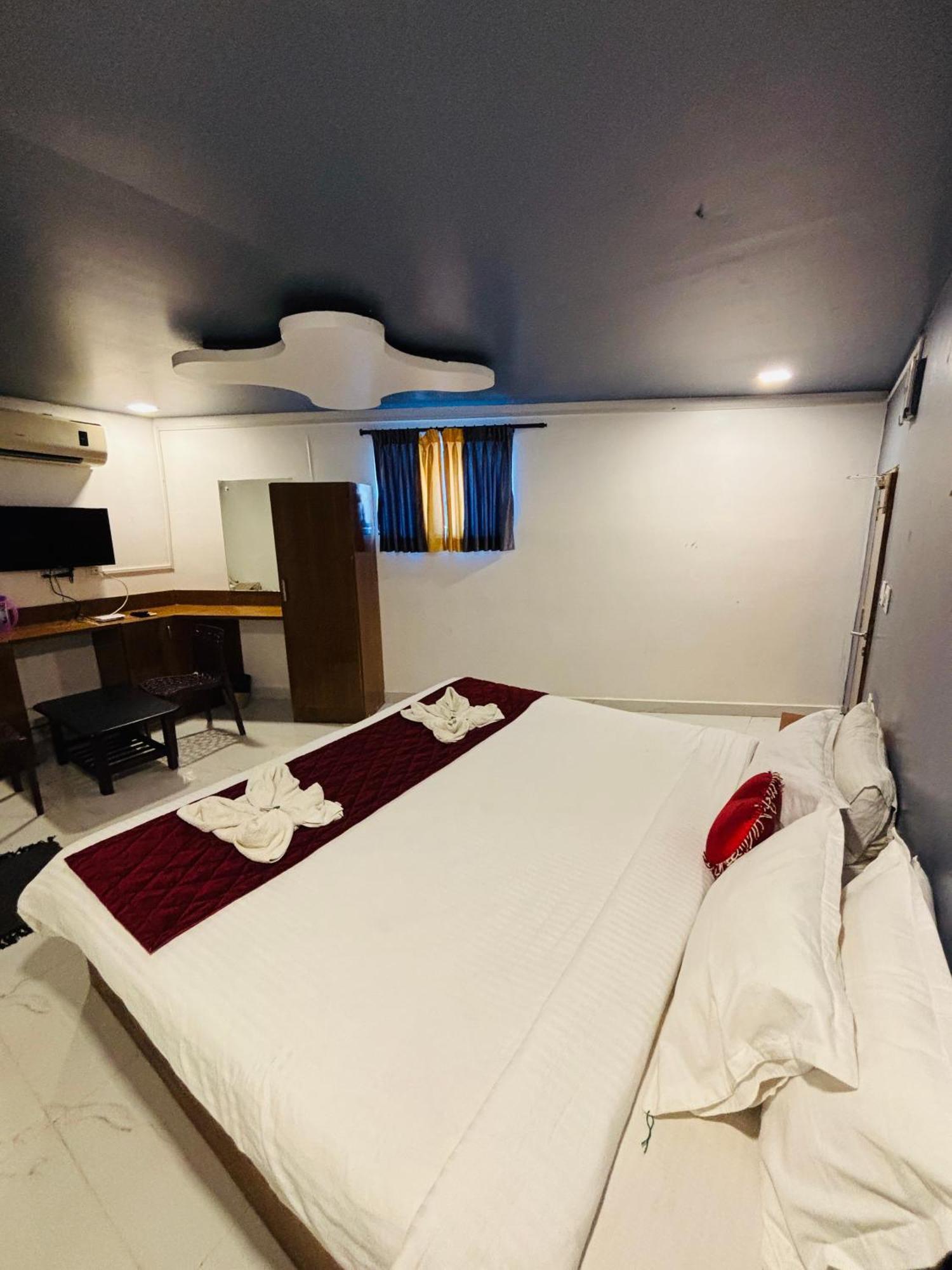 The Elite Beachview Pondicherry Exteriör bild