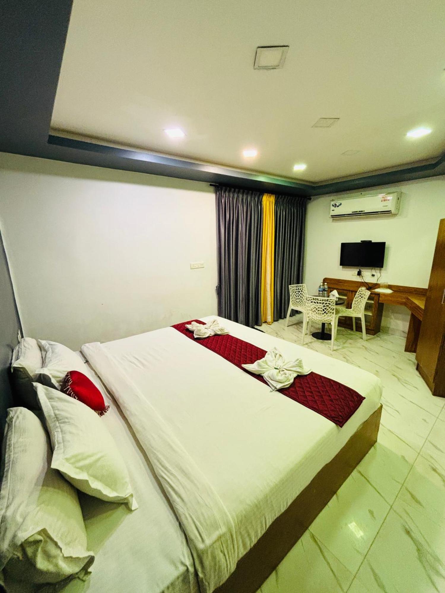 The Elite Beachview Pondicherry Exteriör bild